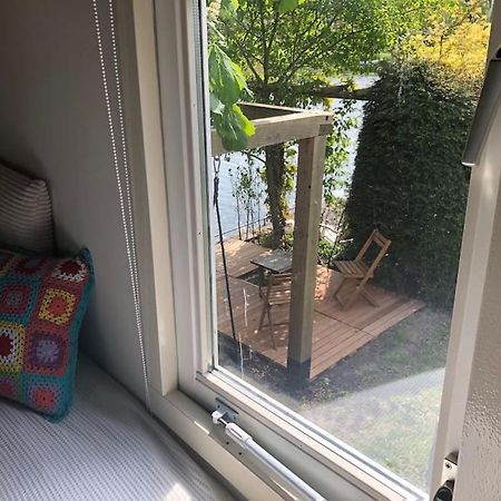 Gezellige Pipo Met Grote Schommel Aan Het Water Villa Medemblik Eksteriør billede