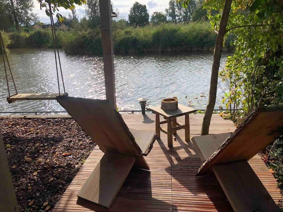 Gezellige Pipo Met Grote Schommel Aan Het Water Villa Medemblik Eksteriør billede