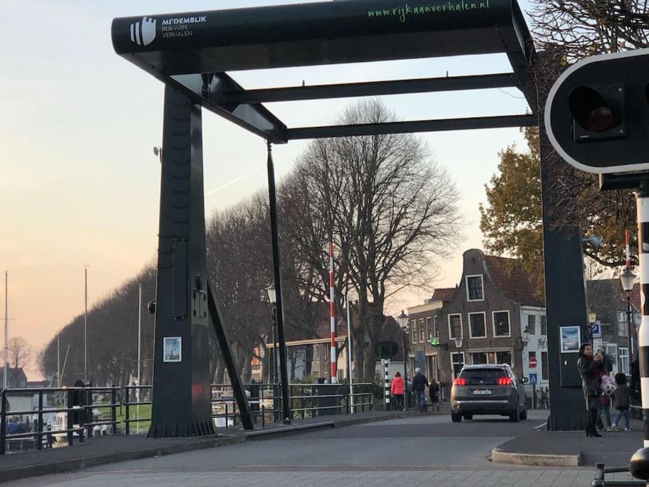Gezellige Pipo Met Grote Schommel Aan Het Water Villa Medemblik Eksteriør billede
