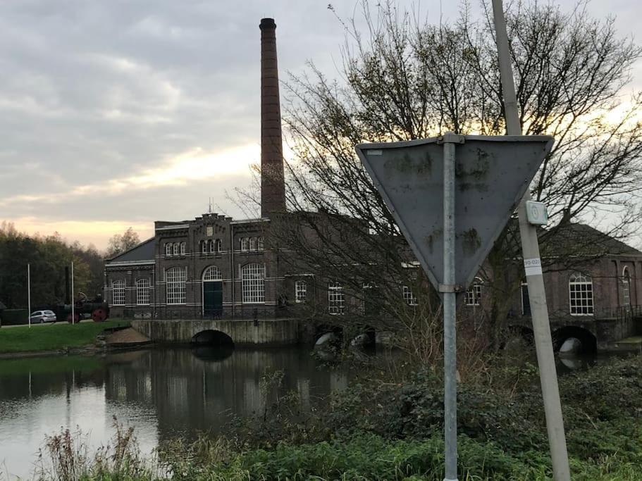 Gezellige Pipo Met Grote Schommel Aan Het Water Villa Medemblik Eksteriør billede