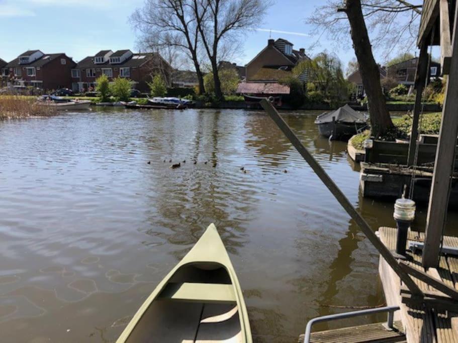 Gezellige Pipo Met Grote Schommel Aan Het Water Villa Medemblik Eksteriør billede