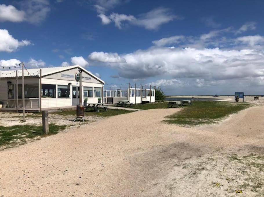 Gezellige Pipo Met Grote Schommel Aan Het Water Villa Medemblik Eksteriør billede